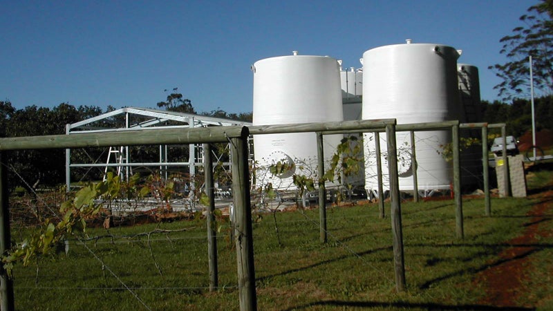 Hot and cold storage tanks